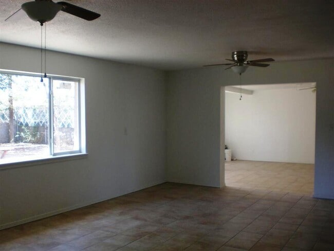 Building Photo - 2801 Hawick Rd