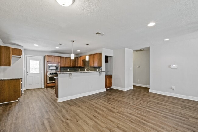 Building Photo - 5251 Pomander Rd
