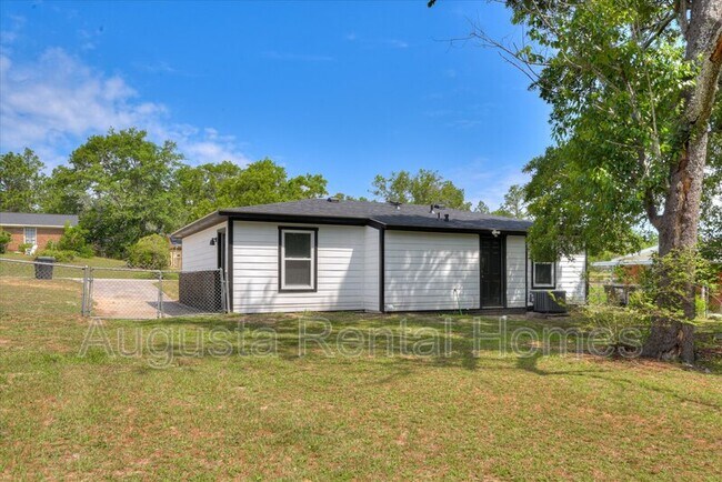 Building Photo - 3638 Madrid Dr N