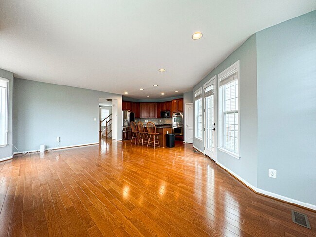 Building Photo - Stunning 3 Bed 2/2 Bath End-Unit Townhome In Desired Stone Ridge South