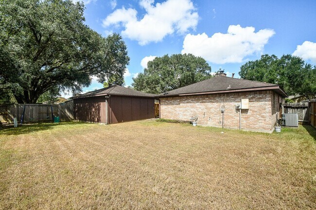 Building Photo - 21327 Park Tree Ln