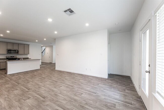 Building Photo - 31702 Whittis Hl Wy