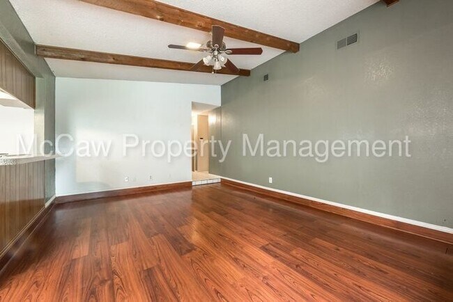 Building Photo - 2913 Green Ridge St