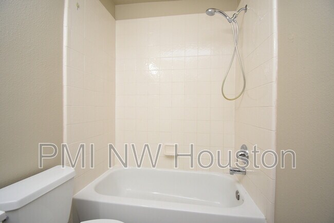 Building Photo - 26306 Hartwill Dr