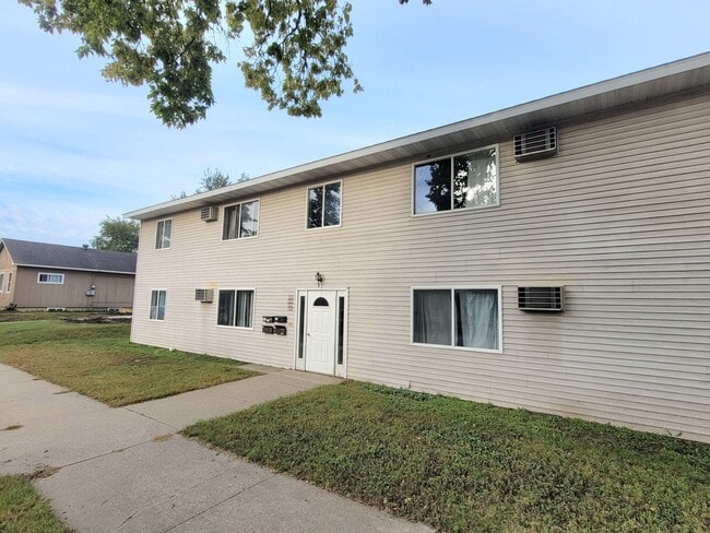 Building Photo - 723 10th St N