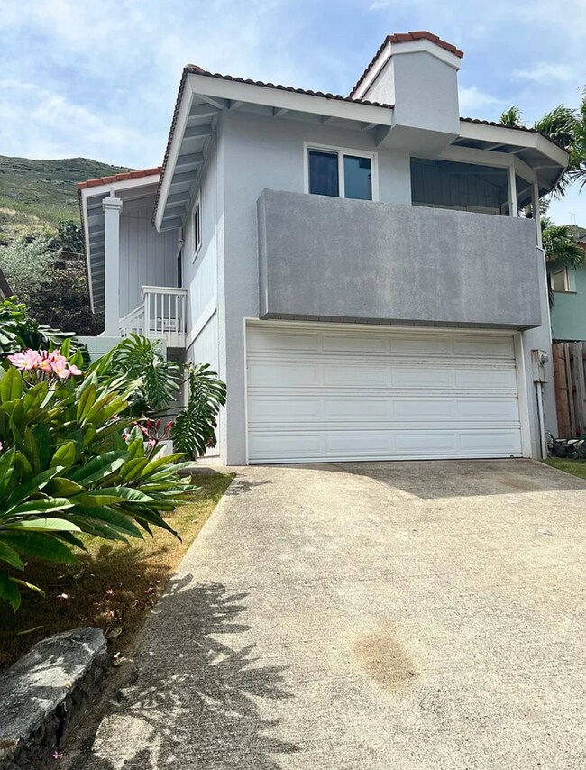 Building Photo - Beautiful 3BD/2BA Hawaii Kai Home | 2-Car Garage | Mountainside Setting