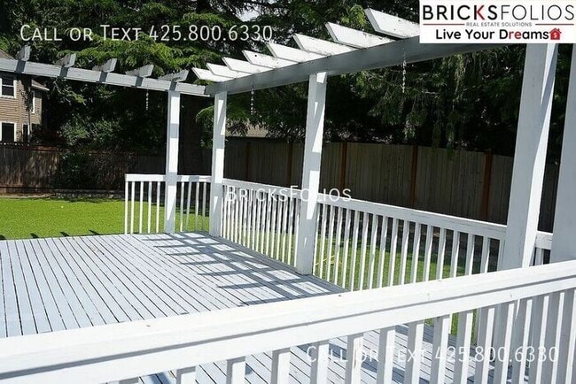 Building Photo - Luxurious 5-bedroom home in Sammamish with...