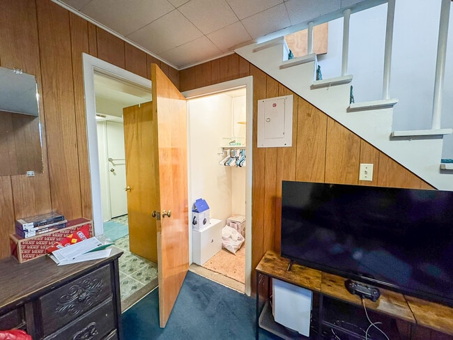 Building Photo - 845 E 820 N