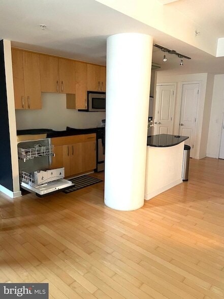 Building Photo - 475 K St NW