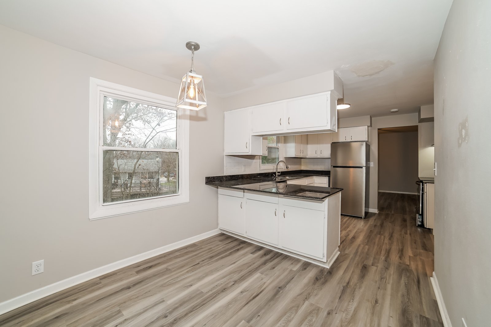 Building Photo - 6619 N Greenmont Rd