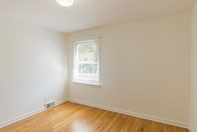 Building Photo - 2bd/1.75ba Seattle House