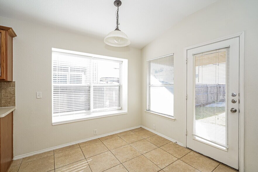 Building Photo - 2525 Tar Heel Dr