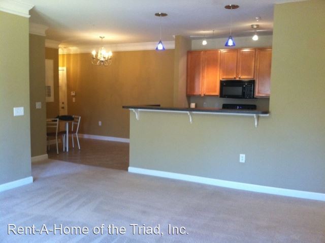 Building Photo - 2 br, 2 bath House - 108 Sunset Circle #202
