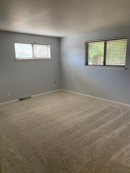 Bedroom 4 (empty) - 5292 Idylwild Trl