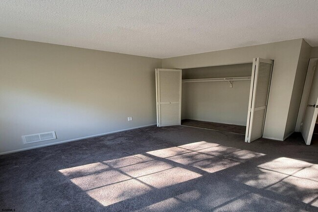 Building Photo - 166 Sussex Pl