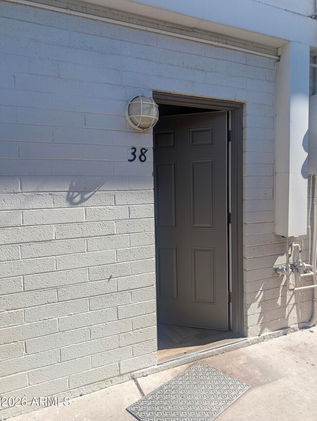 Building Photo - 810 E Colter St