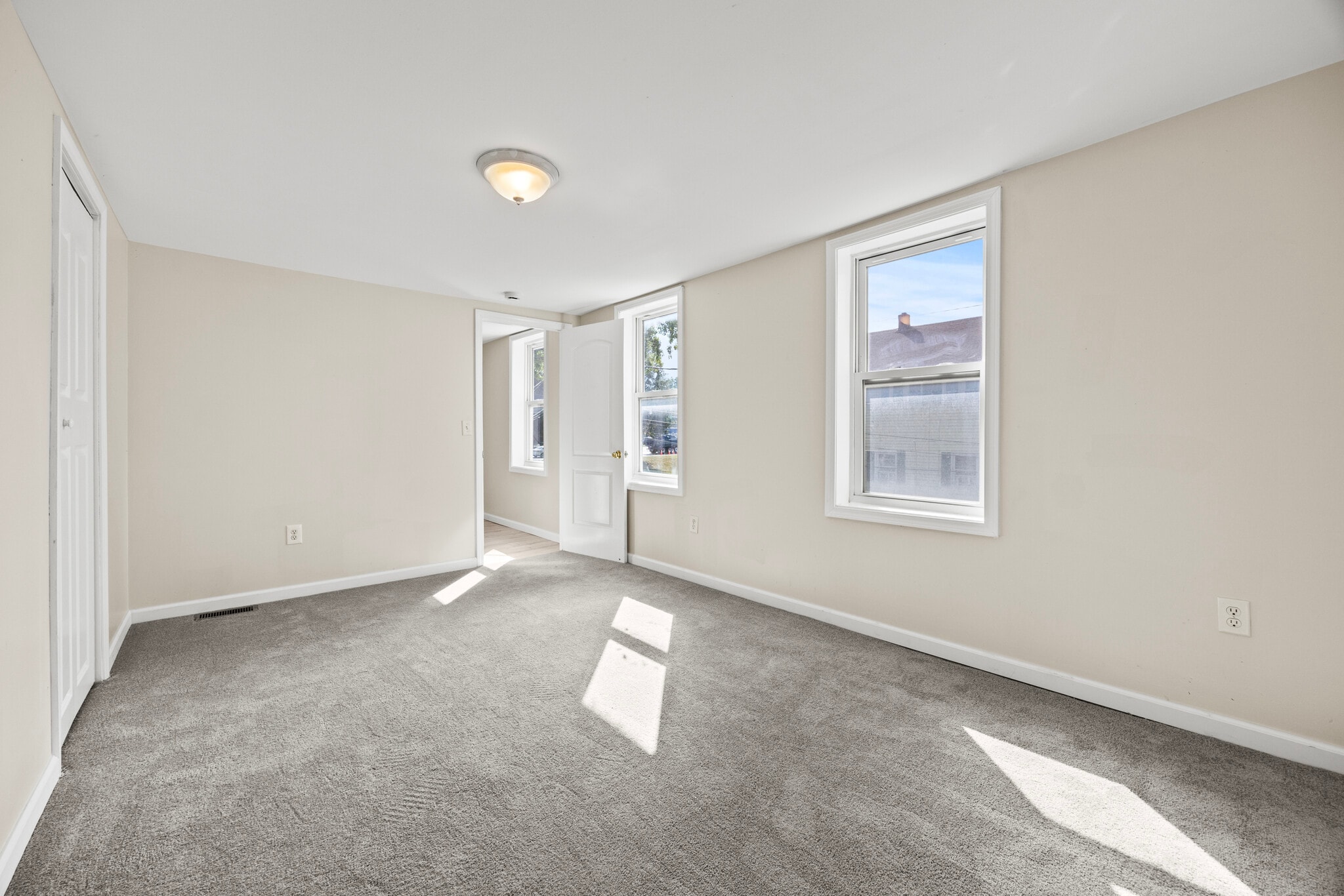 Building Photo - 20 School St