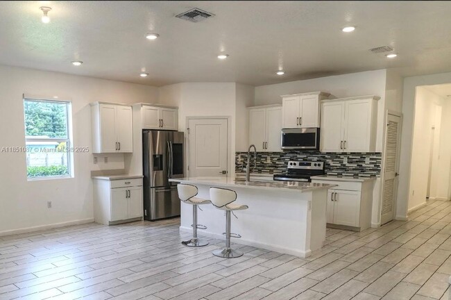 Building Photo - 30600 SW 193rd Ave