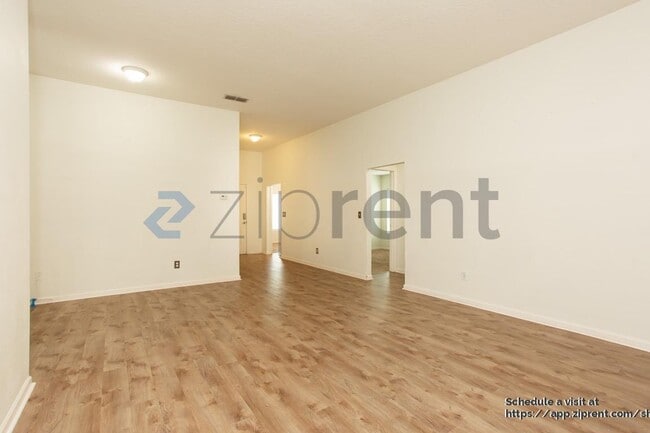 Building Photo - 15307 Bareback Dr