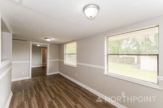 Building Photo - Irresistible Single Family Home | 3 BR/2BA | In Jacksonville