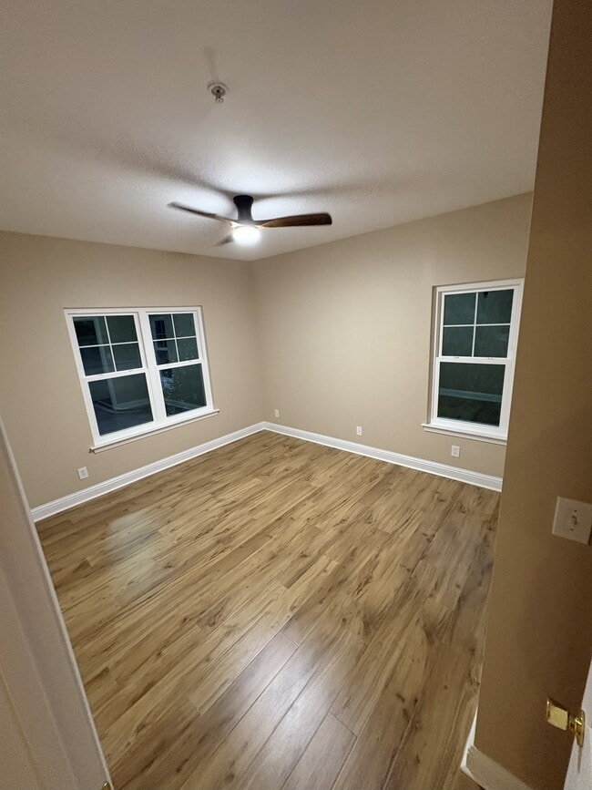 Building Photo - 3323 Town Creek Cir