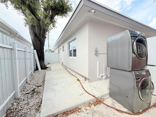 Building Photo - 3392 NW 50th St
