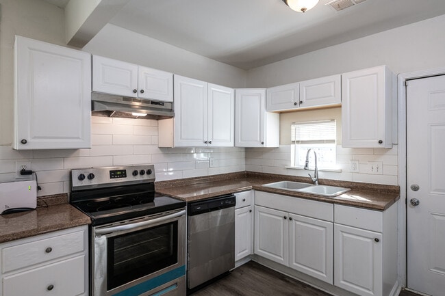 Primary Photo - 404 Paines Ave NW