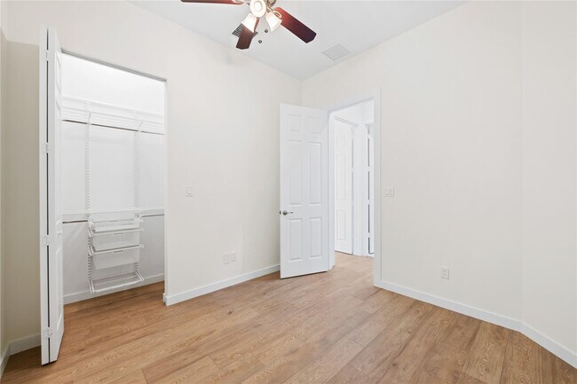 Building Photo - 1430 SW 4th Ave