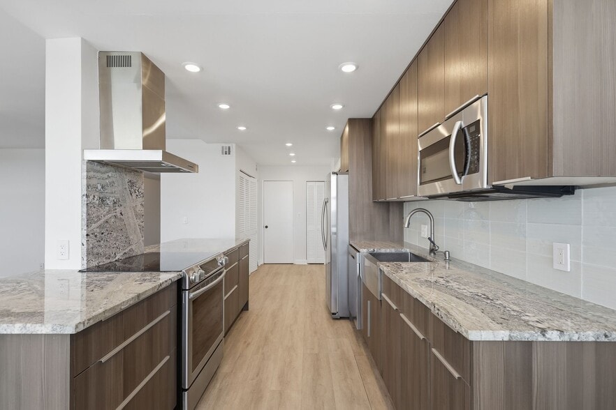 Open Kitchen - 1390 S Ocean Blvd