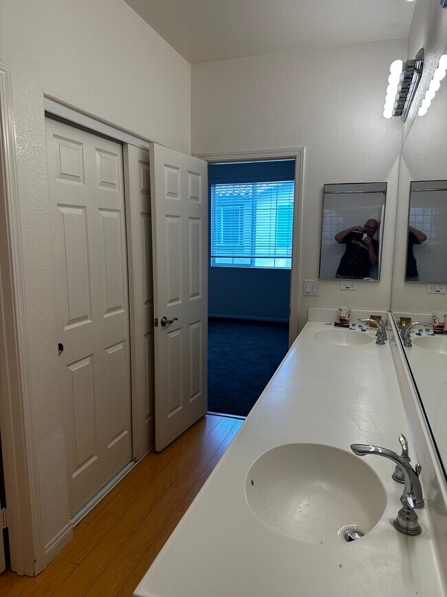 Building Photo - 310 Sunset Way