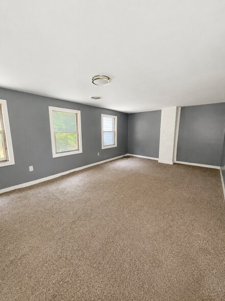 Building Photo - 735 Burden Ave
