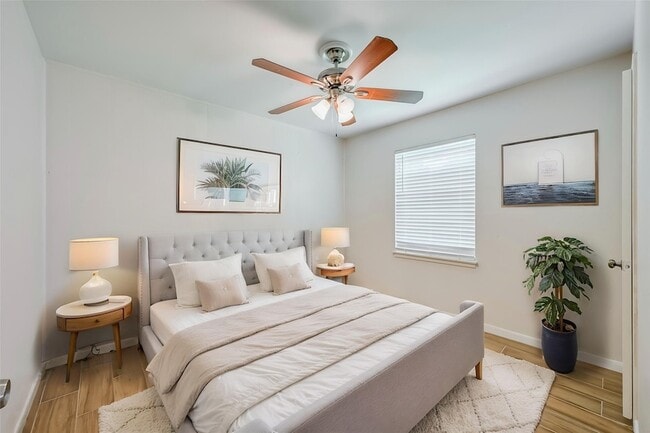 Building Photo - 1905 S Cooper St