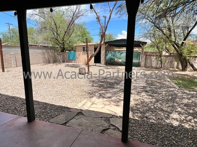 Building Photo - Spacious Two Bedroom