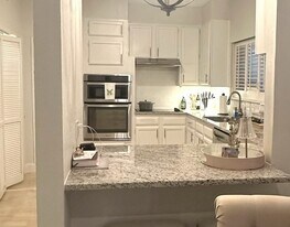 Building Photo - 8103 N New Braunfels Ave #5