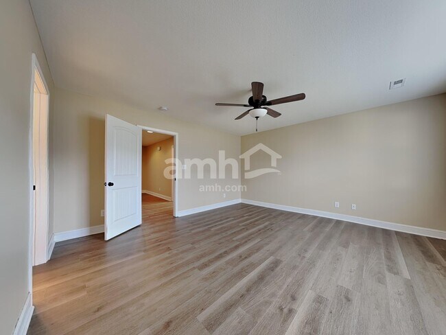 Building Photo - 7217 Deer Springs Way