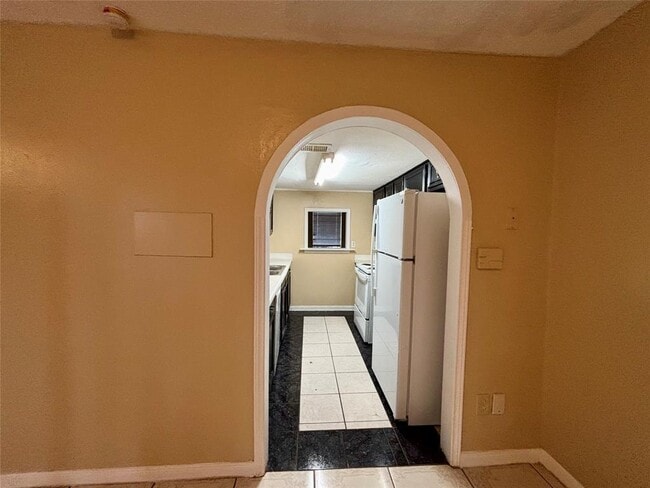 Building Photo - 8712 Wilcrest Dr