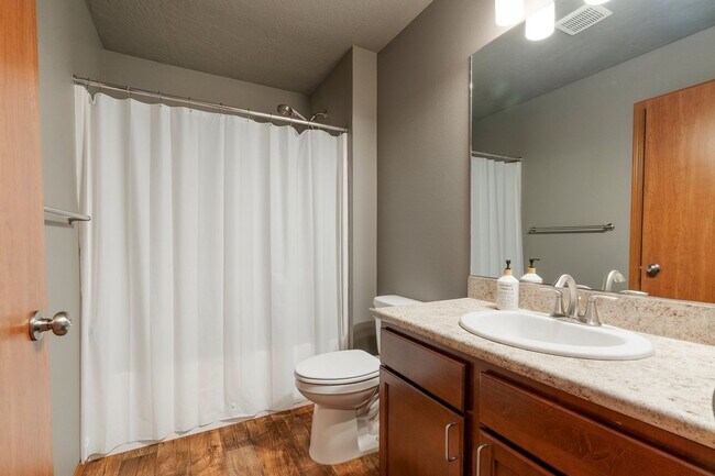 Building Photo - Charming Single-Level Home with Modern Com...