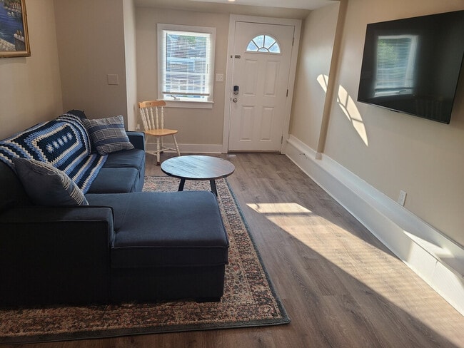 Building Photo - 20 Hawkes St