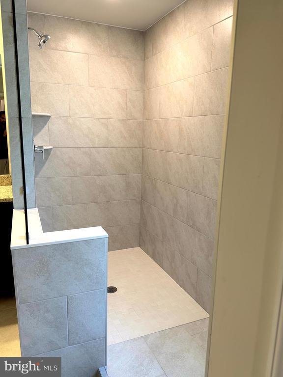 Building Photo - 461 Hanson St