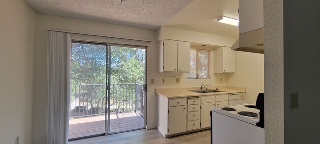 Building Photo - 1631 Bramble Pl