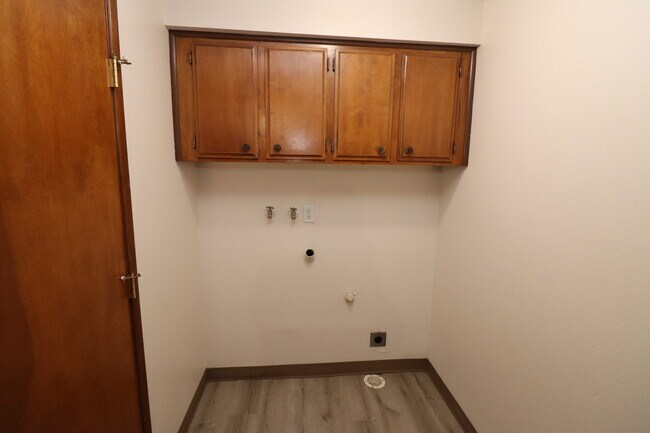 Building Photo - 4732 Cougar Ct SE