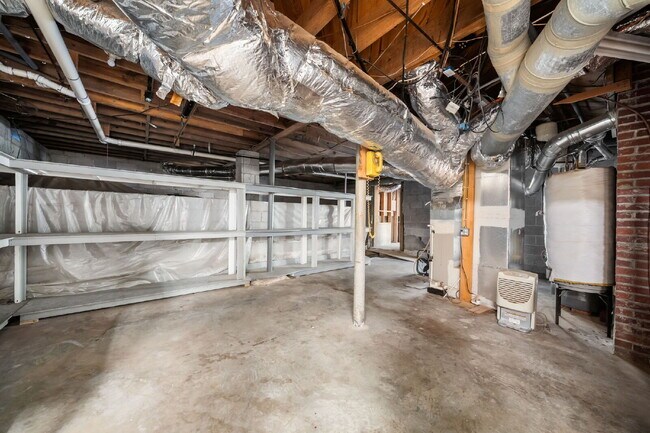 Building Photo - Move in before December 31st and get $100 OFF your rent for the first 3 months — PLUS a $250 Amaz...