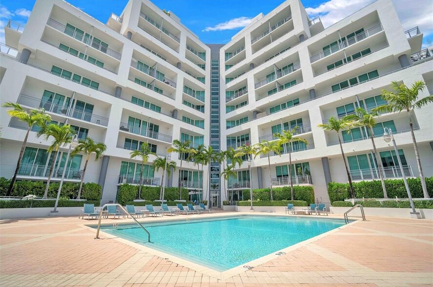 Building Photo - 350 NE 24th St