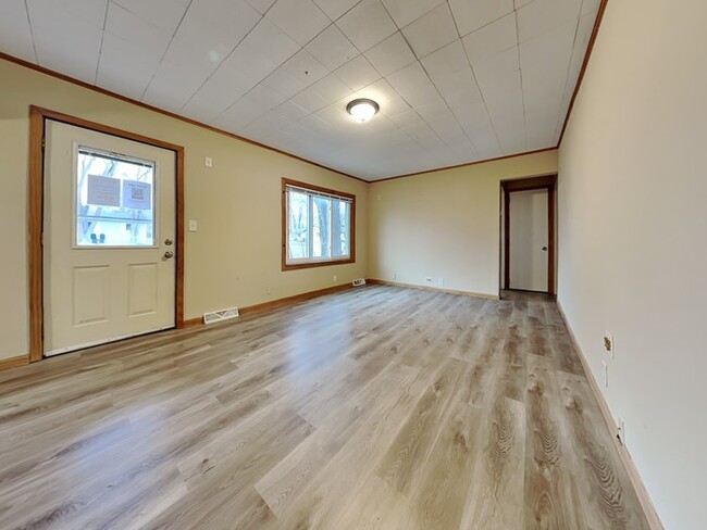Building Photo - WINTER SPECIAL!! 3 Bedroom, 1 Bathroom Hou...