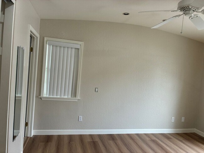 Building Photo - 3 Bedrooms with big backyard-CALL FOR OUR MOVE IN SPECIAL