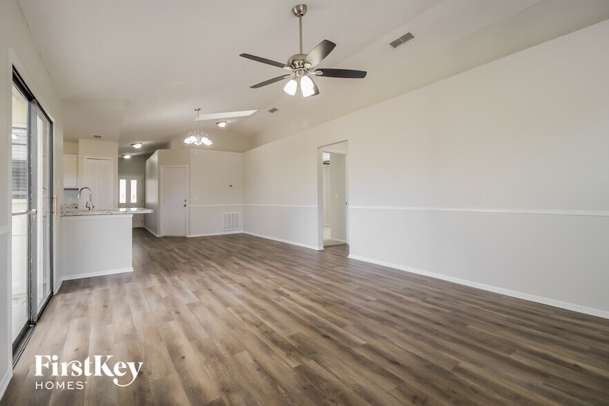 Building Photo - 2416 Lackland Dr