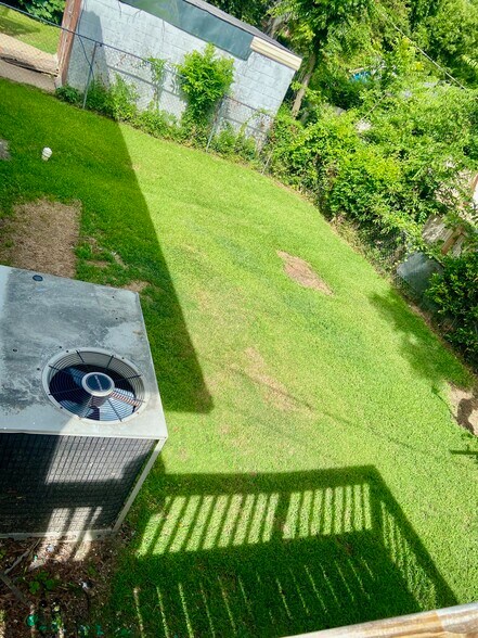 Building Photo - 516 10th Ct S