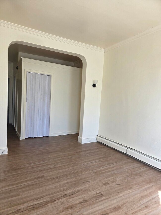 Building Photo - 410 S Pershing Ave