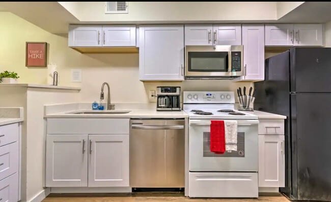 Building Photo - 4015 W 7th St