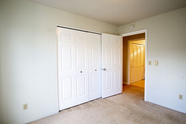 Building Photo - Lair Hill: Great 2 Bed 2 Bath with DW, W/D...